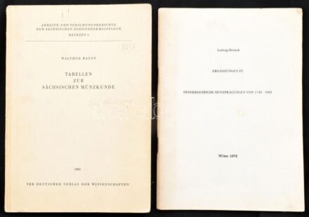 1963 Walter Haupt: Tabellen zur Sächsischen Münzkunde. Dresden, 1963., VEB. Német nyelven. Fekete-fehér képtáblákkal. Kiadói papírkötés, ceruzás és tollas aláhúzásokkal, bejegyzésekkel. + 1972 Ludwig Herinek: Ergänzungen zu