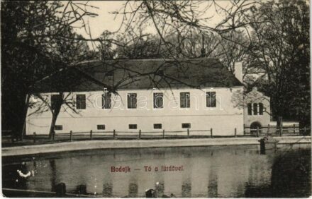 1911 Bodajk, Tó a fürdővel. Robitsek Sándor kiadása (EK)