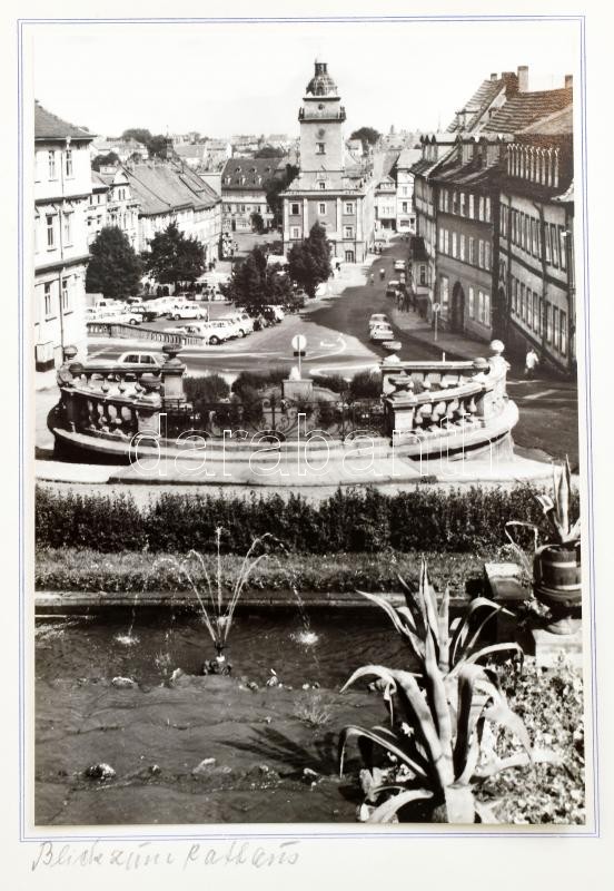 cca 1960-1970 Gotha. 20 fekete-fehér fotót tartalmazó egészvászon mappa, kopott borítóval. - Image 3