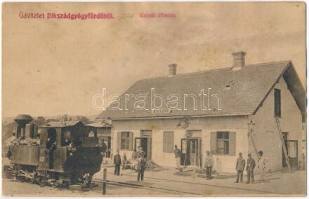 Bikszád-gyógyfürdő, Baile Bixad; Vasútállomás, vonat, gőzmozdony, vasutasok. Divald Károly Fia kiadása / railway station, train, locomotive, railwaymen (ázott / wet damage)