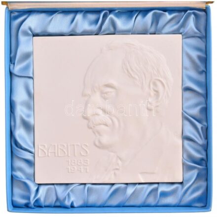 ~1970-1980. 'Babits 1883-1941' peremen jelzett herendi biszkvit porcelán plakett dísztokban. Szign.: T.Á. (120x120mm) T:1