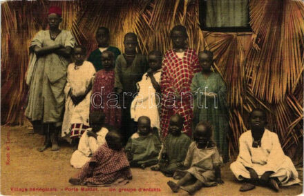 Porte Maillot, Groupe d'enfants / native children
