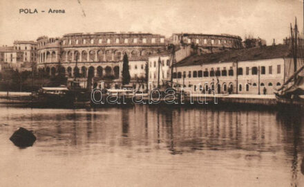 Pola, Arena