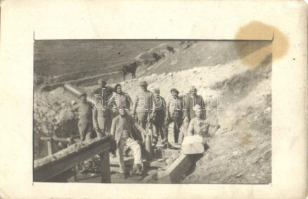 WWI Greek soldiers with cannon, group photo (EK)
