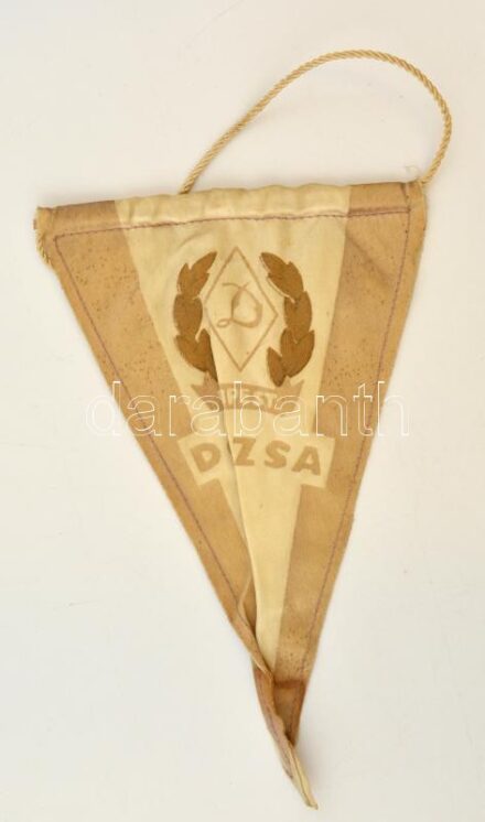 cca 1950 Ujpest Dózsa SC sportzászló, megviselt állapotban, 21x13 cm.