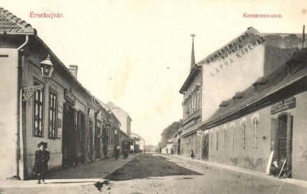 Érsekújvár, Nové Zámky; Komáromi utca, Komáromi Ede, Reichfeld József üzletei, Lapka kávéház / street view, shops, café (EK)