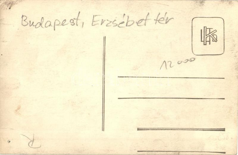 Budapest V. Erzsébet tér, Központi Sajtóvállalat Rt. Főelárusító helye, újságok: Pesti Hírlap, Színházi Élet, Új Nemzedék, Magyarság, Szózat, Képes Sport, Nemzeti Sport, stb. photo (lyuk / pinhole) - Image 2