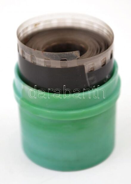 1953 Londoni diadal. 6:3. Beszélő képek diafilm tekercs az Aranycsapat londoni játékáról és a győztes labdarúgó csapat budapesti fogadtatásáról. Korabeli teljes diafilm. Hozzá egy 2011-es újságcikk, mely szerint a diából