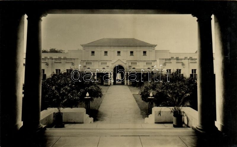Victoria Falls Hotel, View of the Courtyard