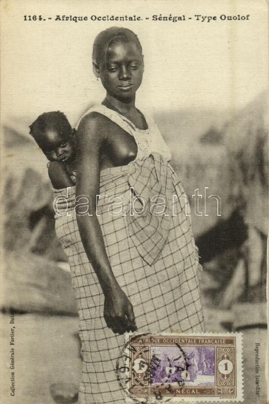 Afrique Occidentale, Sénégal, Type Ouolof / Wolof woman with her child, Senegalese folklore