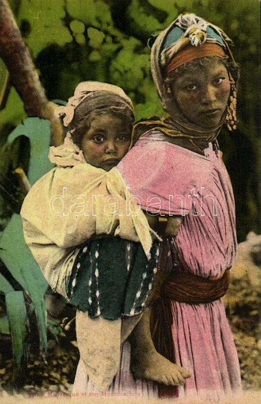 Mauresque et son Moutchachou / Moorish woman with her child, folklore