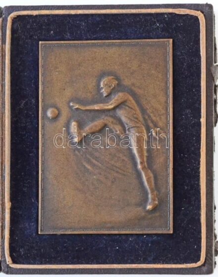 1935. 'Károly Béla 100. játékára K.T.K.' egyoldalas Br, labdarúgó sportérem, eredeti díszdobozban (50x72mm) T:2-