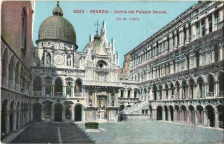 1909 Venezia, Venice; Cortile del Palazzo Ducale. Da fot. Alinari / Doge's Palace courtyard