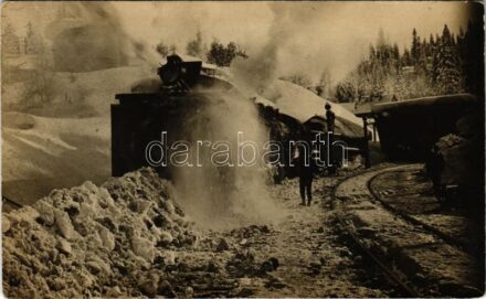 Vasúti hókotró munkában / Rotary snowplow cleaning snowy railroads. The Locomotive Magazine Series. Published by The Locomotive Publishing Co., London