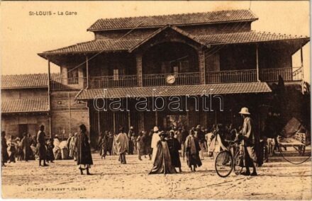Saint-Louis, La Gare / railway station, African folklore