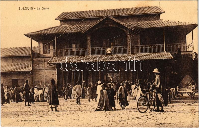 Saint-Louis, La Gare / railway station, African folklore