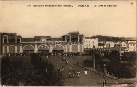 Dakar, La Gare et l'Arsenal / railway station, automobile
