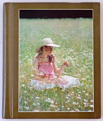 Spirálozott album 10db osztatlan, 22x28cm-es fólia borítású karton lappal, akár bankjegyek tárolására, használt állapotban