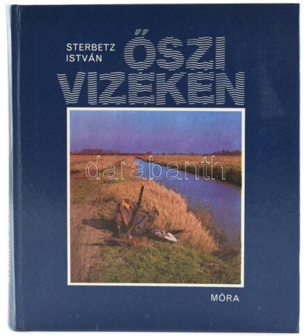 Sterbetz István: Őszi vizeken. Bp, 1983, Móra Ferenc Ifjúsági Könyvkiadó. Bécsy László, Rácz István és a szerző fekete -fehér fényképeivel illusztrálva. Kartonált papírkötésben, kissé karcos borítóval, de egyébként jó