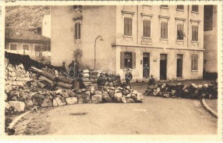 Fiume, Rijeka; Le cinque giornate di Fiume 24-28 XII 1920. Ostruzione nella 'Val Scurigna' difesa dai Legionari della 'Venezia Giulia' / Krvavi Bozic / Bloody Christmas, road blockade