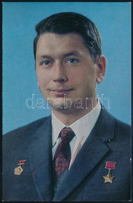 Borisz Jegorov (1937-1994) szovjet űrhajós aláírása képeslapon / Signature of Boris Yegorov (1937-1994) Soviet astronaut on postcard