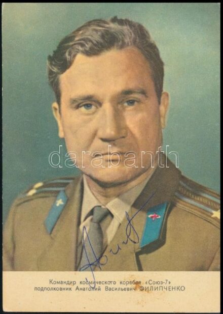 Anatolij Filipcsenko (1928- ) szovjet űrhajós aláírása őt ábrázoló képeslapon / Signature of Anatoliy Filipchenko (1928- ) Soviet astronaut on postcard