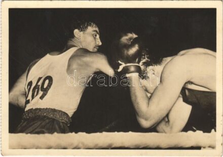 Papp László (Papp Laci) olimpiai bajnok ökölvívó a Helsinki olimpián. Képzőművészeti Alap Kiadóvállalat / László Papp Olympic Champion boxer at the Olympic Games in Helsinki 1952