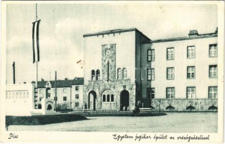 Pécs, Egyetemi jogi kar épülete az országzászlóval