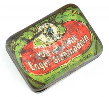 Engel gramofontű fémdoboz tartalommal, kopott