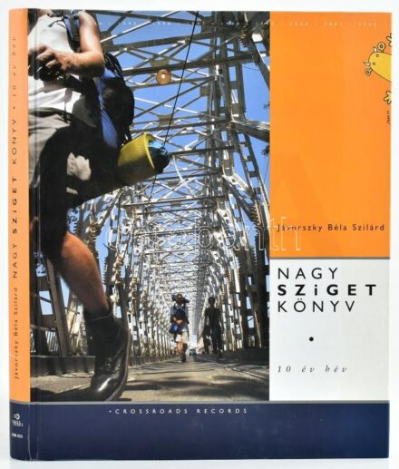 Jávorszky Béla Szilárd: Nagy sziget könyv. 10 év hév. H.n., 2002, CrossRoads Records. Gazdag fekete-fehér és színes képanyaggal illusztrálva. Kiadói kartonált papírkötés, a borítón kissé tűrődött fóliázással. A szerző