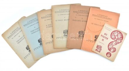 Karácsony Sándor 7 db füzete: Az index első lapja; Hazulról az iskolába; Az index belső lapja; A pad alatti forradalom; Feketebetüs diáknaptár; Pirosbetüs diáknaptár. A Diákélet Mindennapi Problémái II., III., IV., V., VII., VIII.