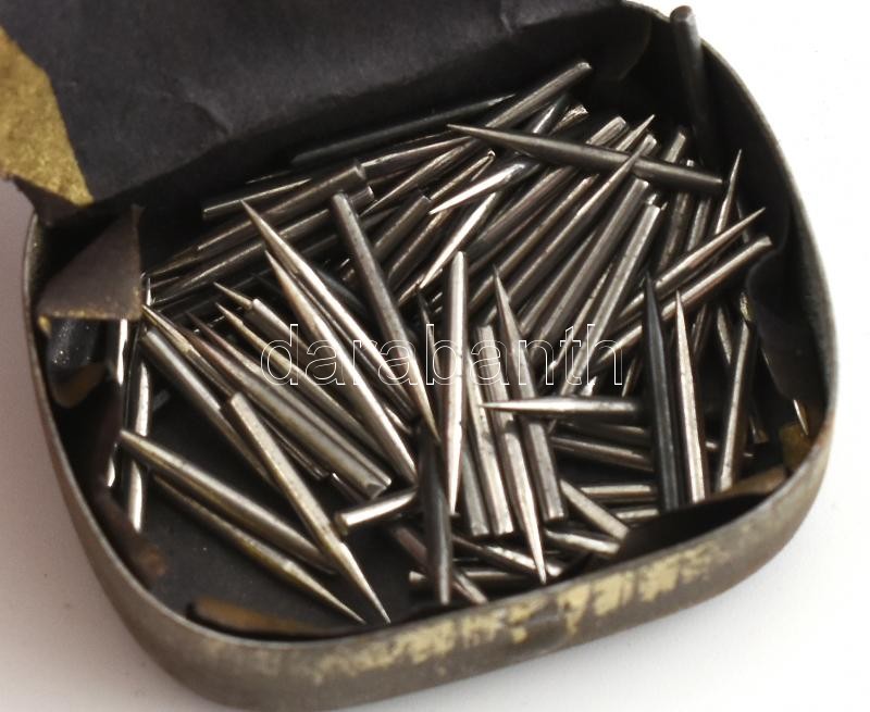 Gramofontűs fém doboz, tartalommal. Kopott