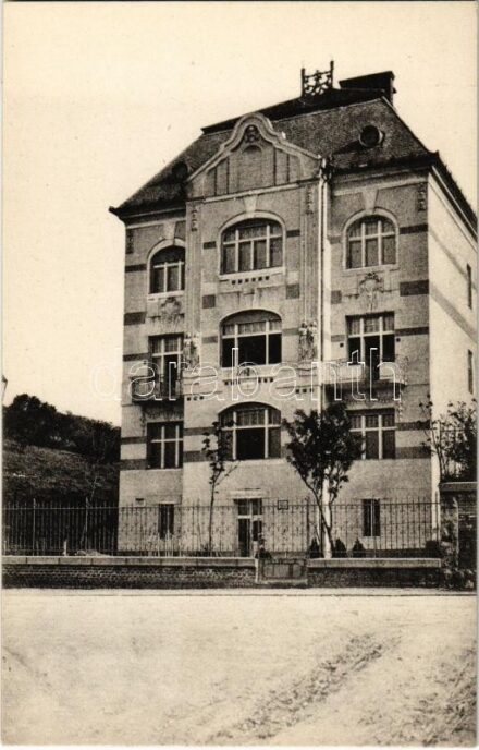 Budapest I. Tabán, Villa épület az Orom utca 20. szám alatt. Calderoni és Társa kiadása