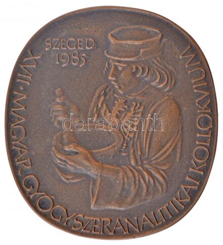 1985. 'XVII. Magyar Gyógyszeranalitikai Kollokvium - Szeged 1985' egyoldalas, öntött bronz emlékplakett (120x110mm) T:1- hátlapon kis ph.