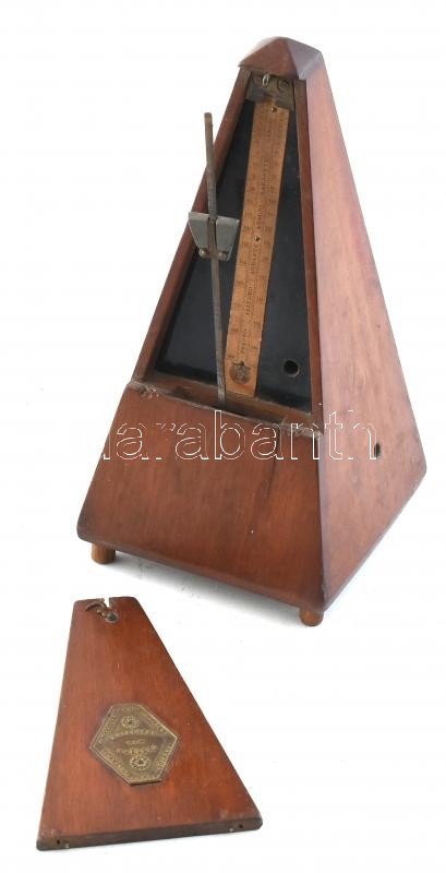 Metronóm mahagóni színűre pácolt diófából - 'Maelzel' - Párizs - Franciaország - cca. 1900, jó állapotban, minimális kopásnyomokkal. Működik. Réz verettel jelzett. 11 x 10.5 x 23 cm