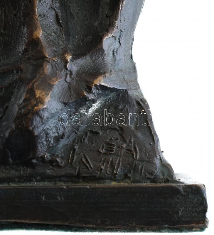 Kárpáti Tamás (1949- ): Angyal. Öntött, patinázott bronz. Jelezve hátoldalon lent: KT. E/A (művészpéldány) m:25cm - Image 4