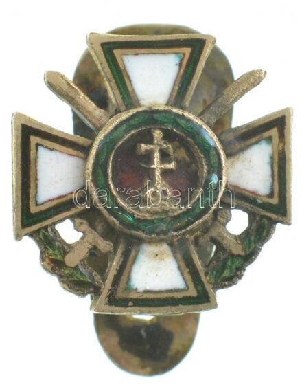1939. A Magyar Érdemrend tisztikeresztje hadiékítménnyel és kardokkal kitüntetés miniatűrje, zománcozott gomblyukjelvény (13x13mm) T:1- / Hungary 1939. Buttonhole badge of the Hungarian Order of Merit, Officer's Cross with a war