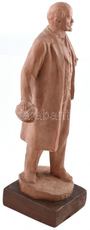 Kisfaludi Strobl Zsigmond (1884-1975): Lenin. Terrakotta, m: 46 cm fa talapzat nélkül, jelzett: Kisfaludi Stróbl. A szovjet időkben Vlagyimir Iljics Lenin, az orosz forradalmár és a Szovjet Szocialista Köztársaságok Szövetsége első