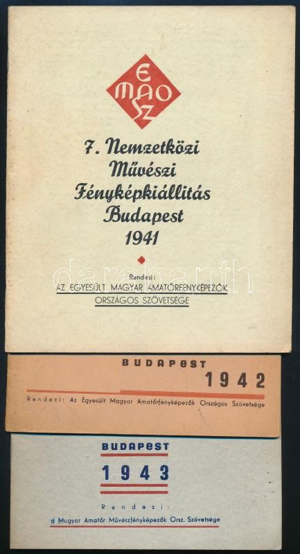 1941-1943 Háború előtti fotóművészeti katalógus tétel, 3 db: 1941 7. Nemzetközi Művészi Fényképkiállítás Budapest 1941. Bp., 1941., Egyesült Magyar Amatőrfényképezők Országos Szövetsége (EMAOSZ), 18+2 p.+4 (fekete-fehér