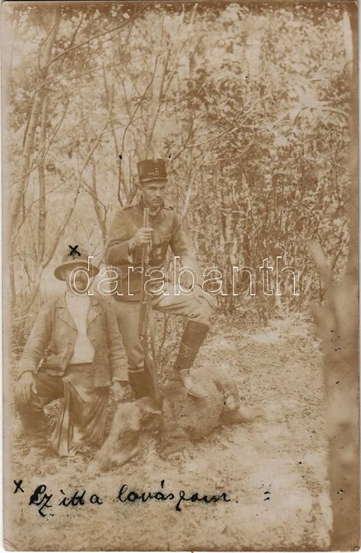 1915 Moraván, Morovan, Moravany nad Váhom (Nyitra); vadász lovásszal / hunter. photo (EK)