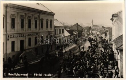 Bánffyhunyad, Huedin; Fő tér, Szálloda a Tigrishez, piac / main square, hotel, market
