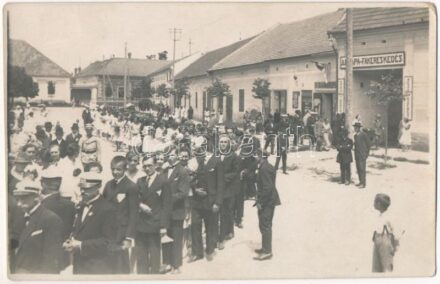 Magyarkanizsa, Ókanizsa, Stara Kanjiza; Kanizsai Dalárda zászlószentelésén, ünnepség, fakereskedés, üzletek / consecration of the Choir's flag, ceremony, shops. L. Gyulafy i Krischer photo