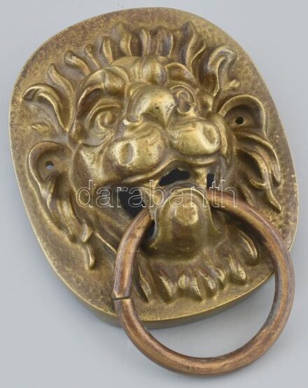 Oroszlánfejes kopogtató, öntött bronz, hozzá való csavarokkal, 13,5x11 cm