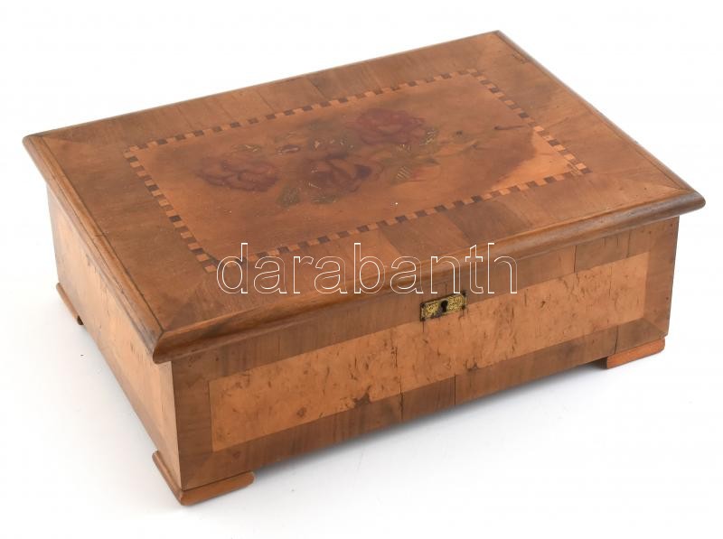 Régi, intarziás, politúrozott fa kazetta / ládika, fedelén rózsás díszítéssel, kulcs nélkül, korának megfelelő állapotban, néhány kisebb repedéssel, 34,5x25x12,5 cm