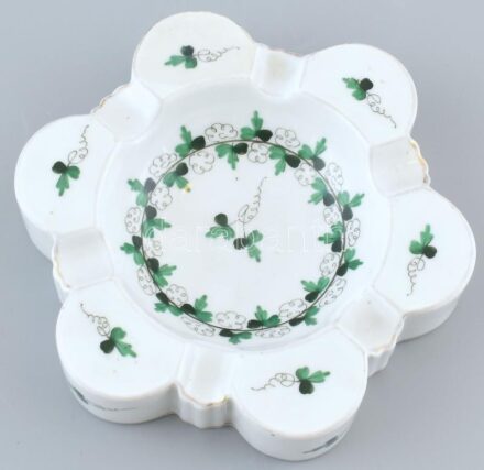 Herendi petrezselyem mintás hamutál. Kézzel festett, jelzett (Herend Hungary 1939), kopásnyomokkal, d: 14,5 cm