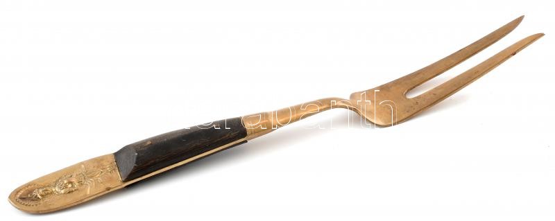 Tálaló villa, réz, szaru berakással, Buddha Mucalinda ábrázolással, jelzett: Siam, kopásnyomokkal, h:23,5cm