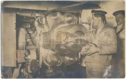 SMS Prinz Eugen Osztrák-Magyar Haditengerészet Tegetthoff-osztályú csatahajó matrózai tölténnyel / K.u.K. Kriegsmarine Matrosen / WWI Austro-Hungarian Navy, mariners of SMS Prinz Eugen dreadnought battleship with cartridge. photo (EK)