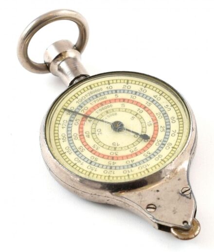 Térképen távolságot mérő műszer 1:100000, 1:80000, 1:40000, 1:20000 méretarányhoz, kopott, h:7,5cm