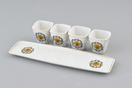 Hollóházi likőrös pohár 4db, tálcán, aranyozott, matricás porcelán, jelzett, m:4,5cm, h:21cm