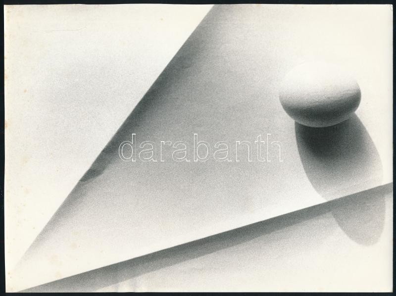 cca 1978 Magyar Gábor: Kompozíció, feliratozott vintage fotóművészeti alkotás, ezüstzselatinos fotópapíron, 17,6x24 cm